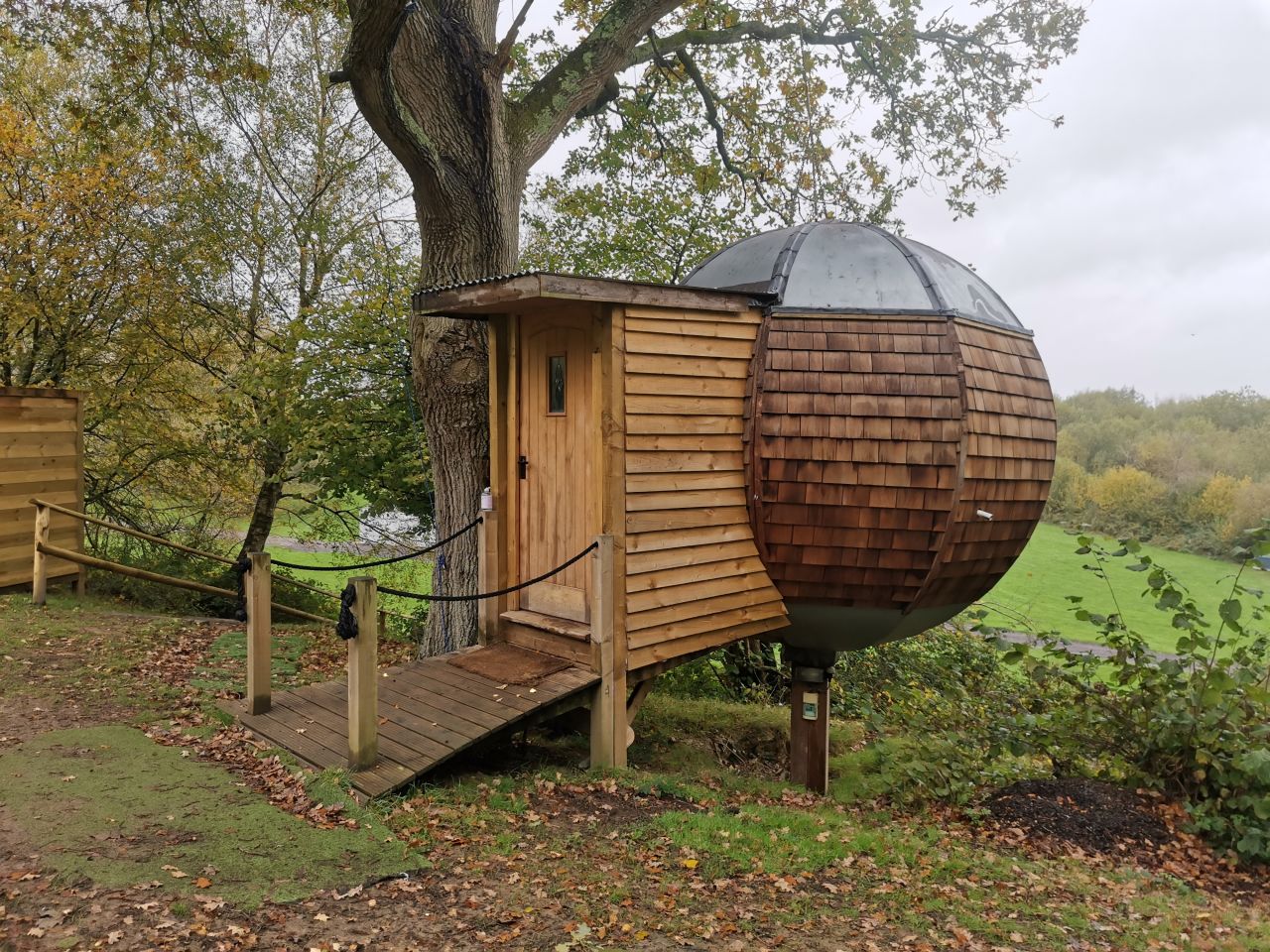 Dorset floating treehouse! Romantic overnight stays for two